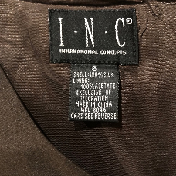 Elegant Embroidered Floral Sleeveless Shift Dress - Picture 7 of 7